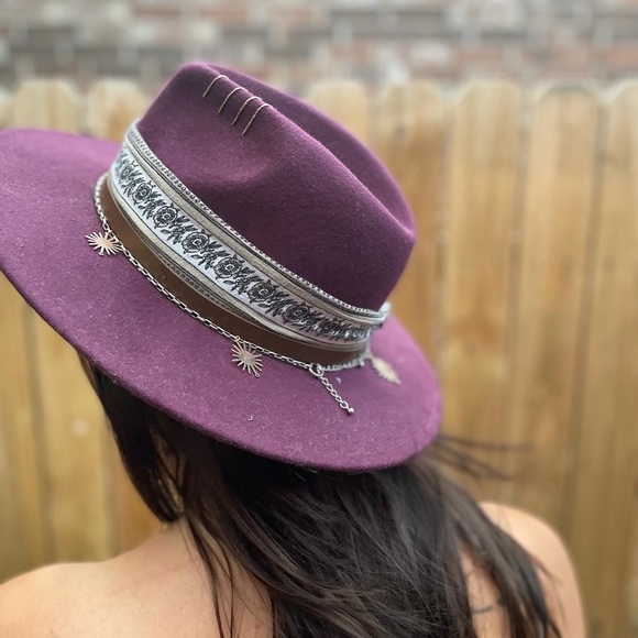Custom Fedora - Picture 2 of 6